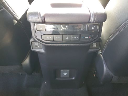 Used 2024 Toyota Grand Highlander Limited image 17