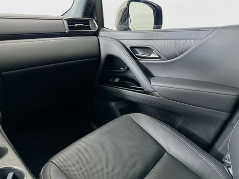 Used 2023 Lexus LX 600 4WD w/ Luxury Package image 25