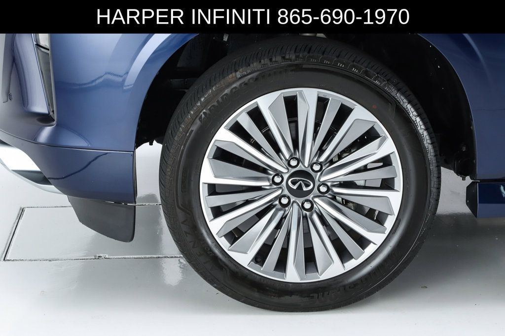 Used 2025 INFINITI QX80 Sensory AWD/4WD image 5