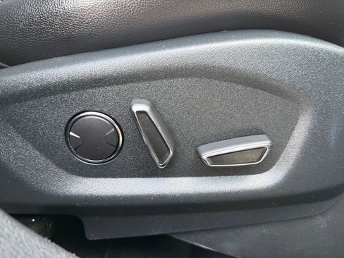 Used 2018 Ford Explorer XLT w/ Equipment Group 202A AWD/4WD image 24