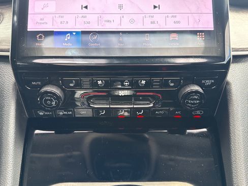 Used 2021 Jeep Grand Cherokee L Limited w/ Luxury Tech Group II AWD/4WD image 28