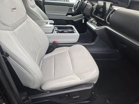 Used 2025 Ford Expedition Platinum w/ Driver's Package AWD/4WD image 18