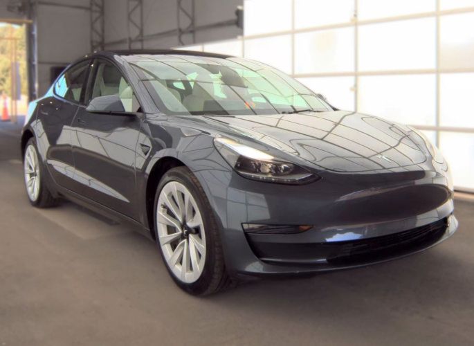 Used 2023 Tesla Model 3 Standard Range RWD image 2