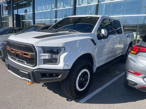 Used 2017 Ford F150 Raptor w/ Equipment Group 802A Luxury image 3