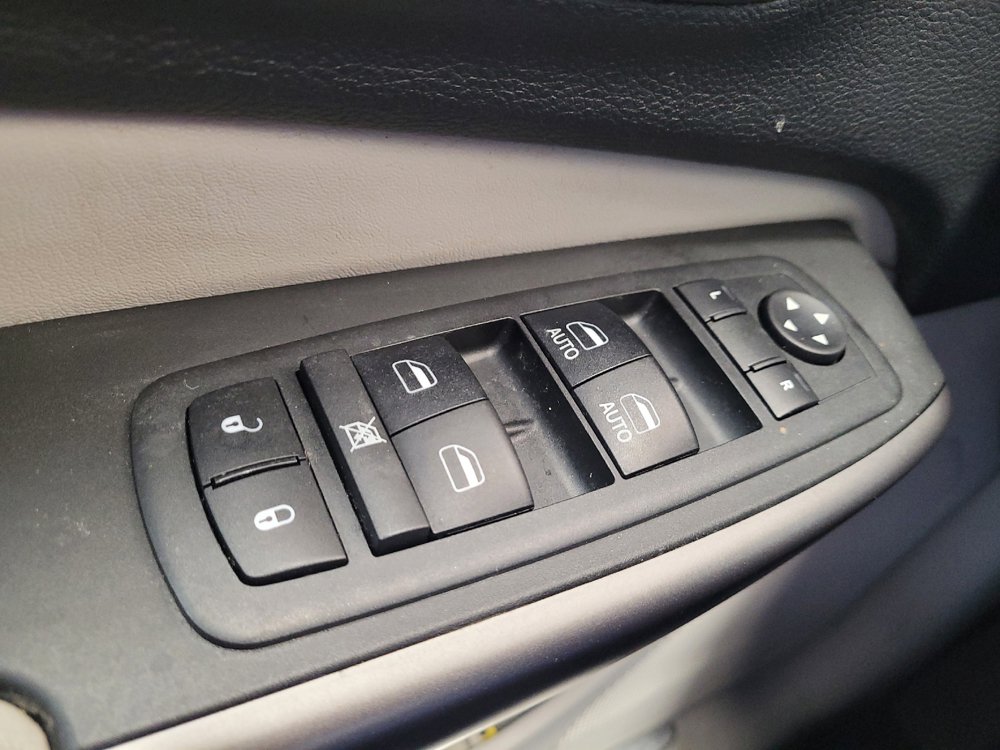 Used 2019 Jeep Cherokee Limited FWD image 27