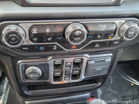 Used 2023 Jeep Wrangler Unlimited w/ Sun & Screen Package AWD/4WD image 18
