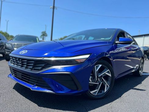 Used 2024 Hyundai Elantra Limited FWD image 4