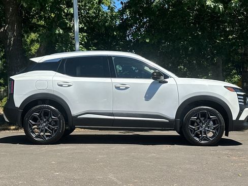 New 2026 Nissan Kicks SR w/ SR Premium Package AWD/4WD image 8