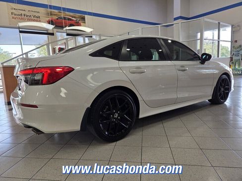 Used 2023 Honda Civic Sport image 4