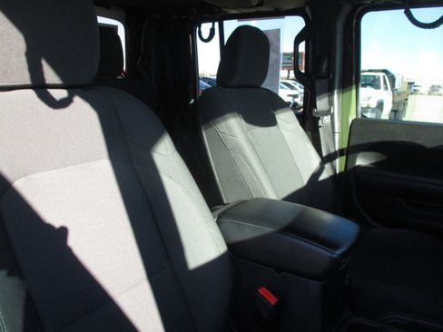 Used 2022 Jeep Gladiator Sport image 38