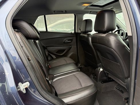 Used 2018 Chevrolet Trax LT w/ Sun & Sound Package image 15