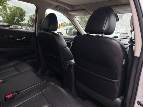 Used 2020 Nissan Rogue SL w/ Premium Package FWD image 18