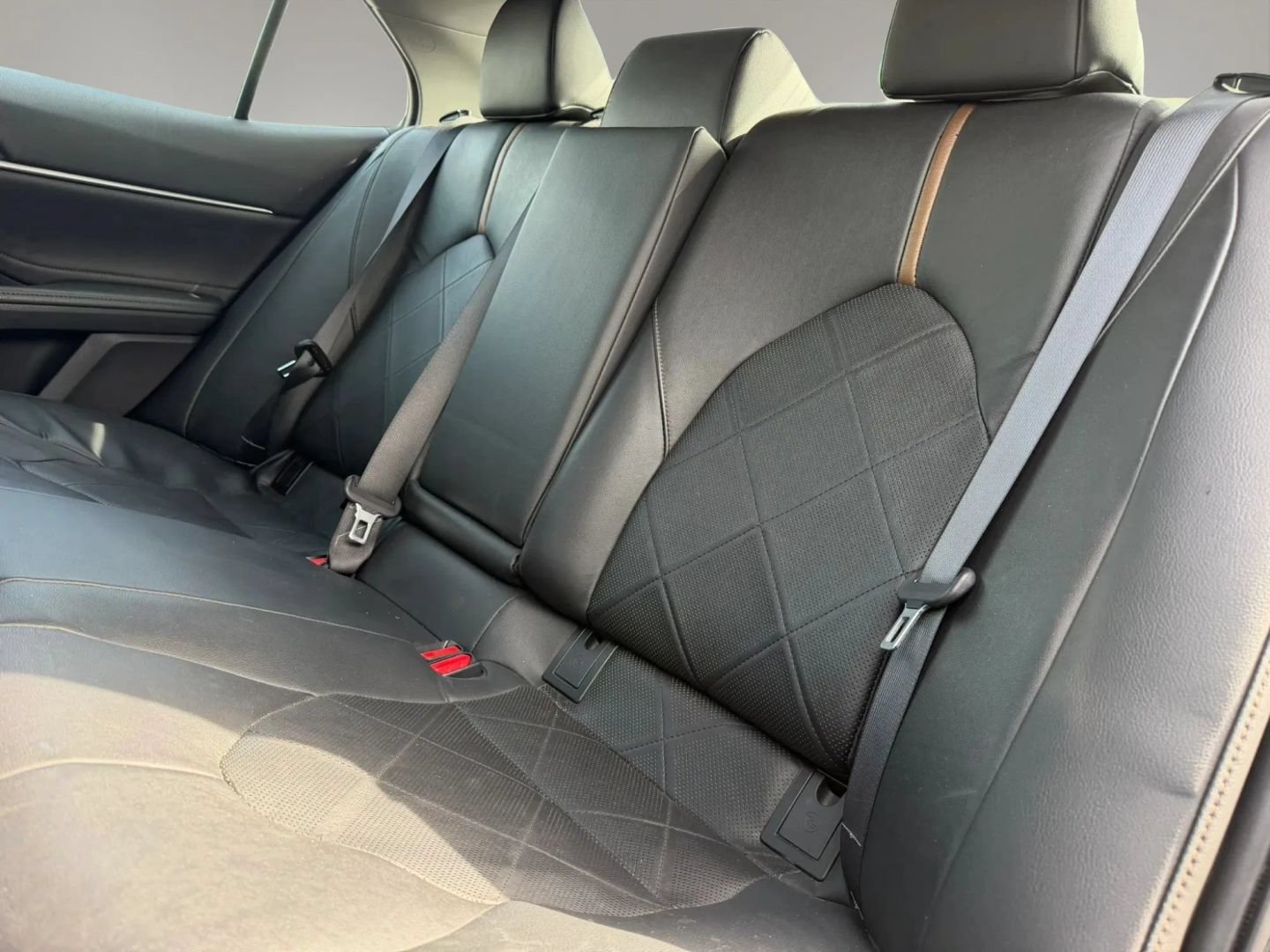 Used 2018 Toyota Camry XLE FWD image 13