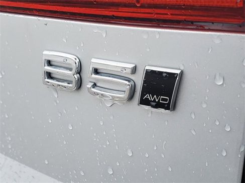 Used 2025 Volvo XC60 B5 Plus image 8