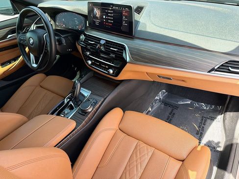 Used 2023 BMW 530i w/ Premium Package RWD image 14