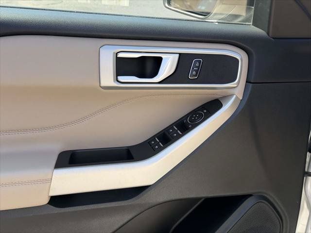 Used 2023 Ford Explorer XLT w/ Equipment Group 202A AWD/4WD image 14