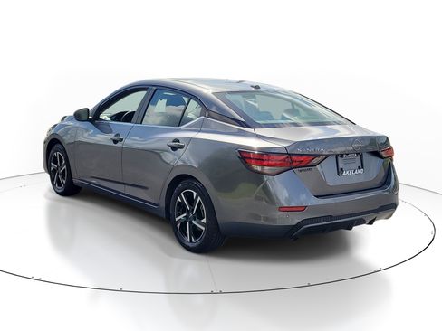 Used 2024 Nissan Sentra SV FWD image 5