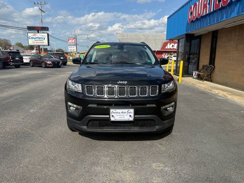 Used 2019 Jeep Compass Latitude image 6