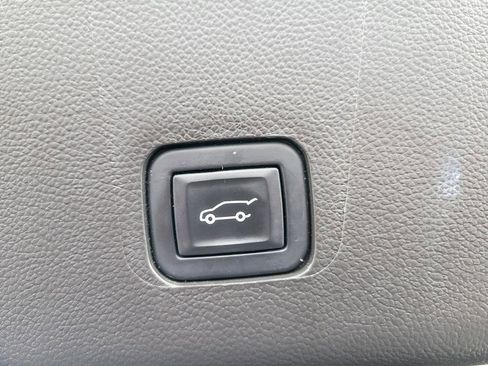 Certified 2022 Chevrolet Traverse Premier w/ Redline Edition image 21