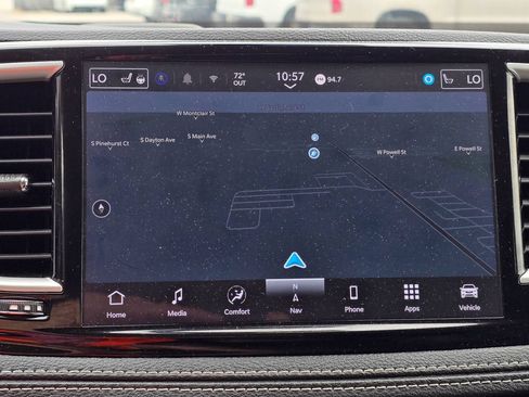 Used 2024 Chrysler Pacifica Limited FWD image 16