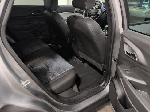 Used 2025 Chevrolet Trax LT w/ LT Convenience Package FWD image 23