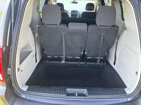 Used 2018 Dodge Grand Caravan SE FWD image 11