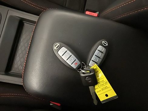 Used 2025 Nissan Frontier PRO-4X AWD/4WD image 24