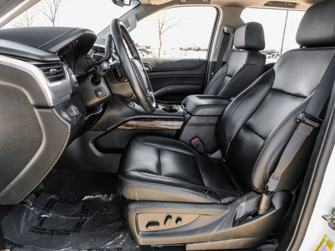 Used 2020 Chevrolet Suburban LT image 4