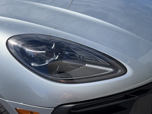Certified 2025 Porsche Macan Turbo image 11