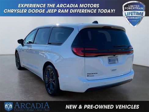 New 2026 Chrysler Pacifica Select image 3