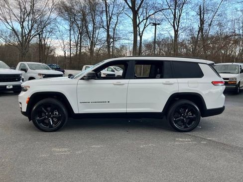 Used 2022 Jeep Grand Cherokee L Laredo AWD/4WD image 14