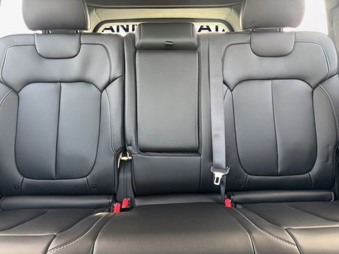 New 2025 Jeep Grand Cherokee Limited w/ Black Appearance Package image 16