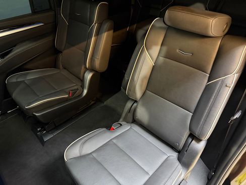 Used 2025 Cadillac Escalade ESV Sport AWD/4WD image 48