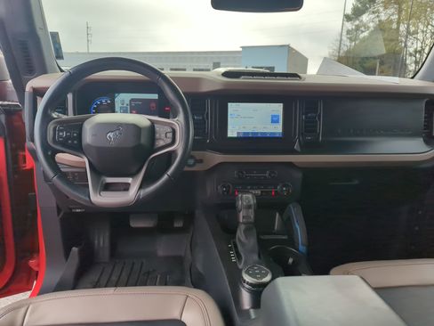 Used 2023 Ford Bronco Wildtrak image 21