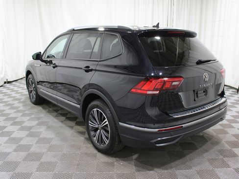 Used 2024 Volkswagen Tiguan SE image 36