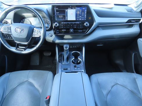 Used 2020 Toyota Highlander Limited image 7