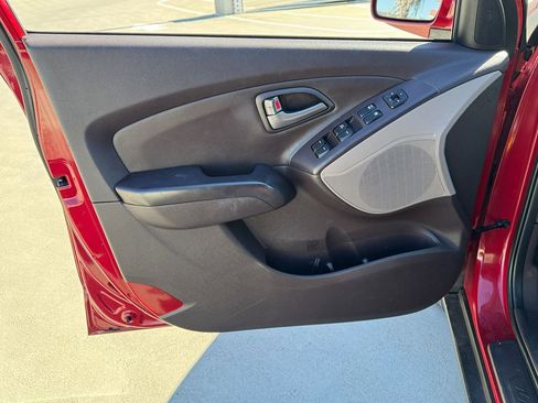 Used 2015 Hyundai Tucson SE image 28