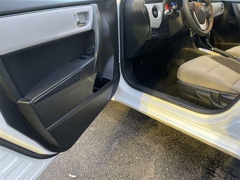 Used 2019 Toyota Corolla LE image 14