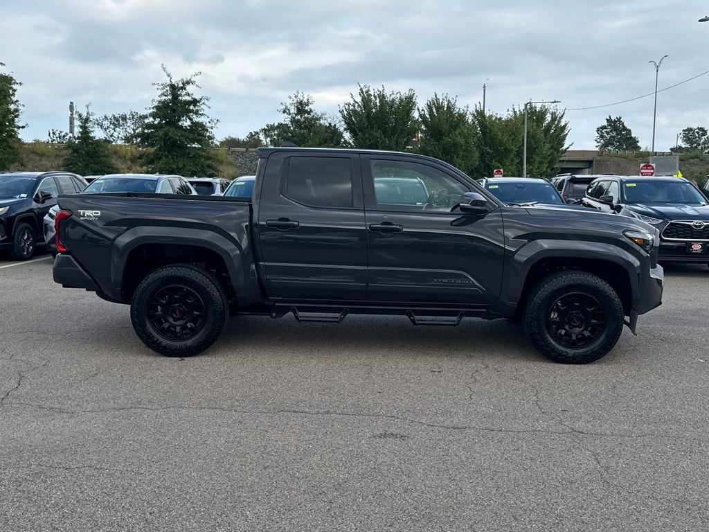 Used 2026 Toyota Tacoma TRD Sport w/ TRD Sport Upgrade Package AWD/4WD image 9