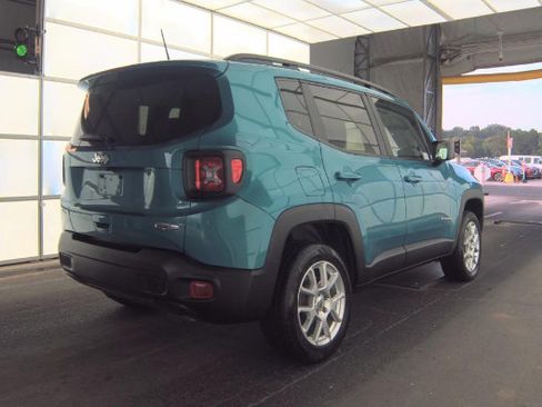 Used 2022 Jeep Renegade Latitude AWD/4WD image 3