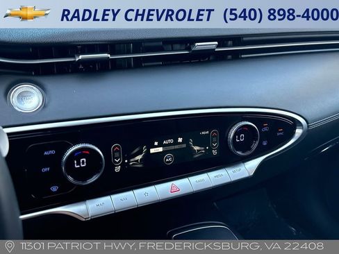 Used 2025 Genesis GV70 2.5T AWD/4WD image 11