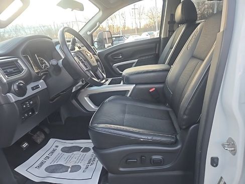 Used 2018 Nissan Titan PRO-4X image 11