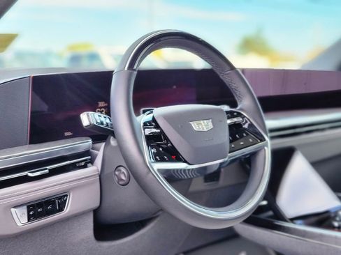 Used 2025 Cadillac Escalade IQ Luxury 1 w/ LPO, Radiant Package image 19