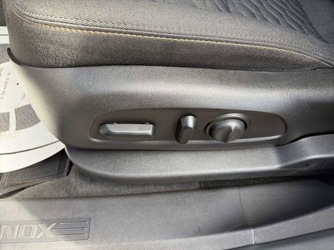 Used 2019 Chevrolet Equinox LT FWD image 14