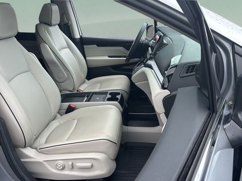 Certified 2025 Honda Odyssey Touring image 19