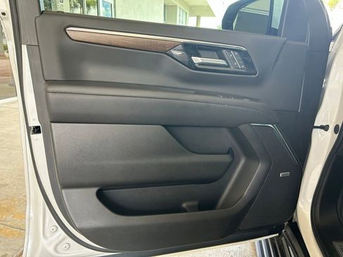 Used 2025 Chevrolet Tahoe High Country AWD/4WD image 40