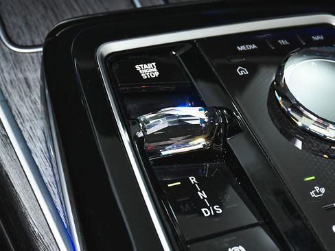 Used 2025 BMW 740i RWD image 60