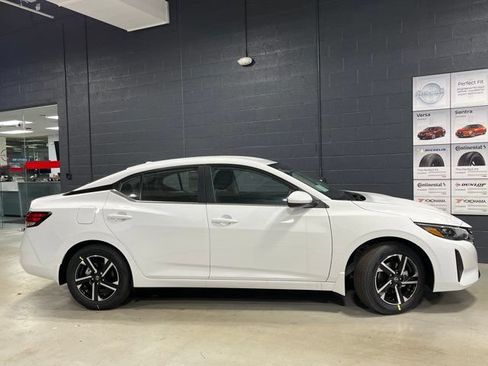 Used 2025 Nissan Sentra SV FWD image 5