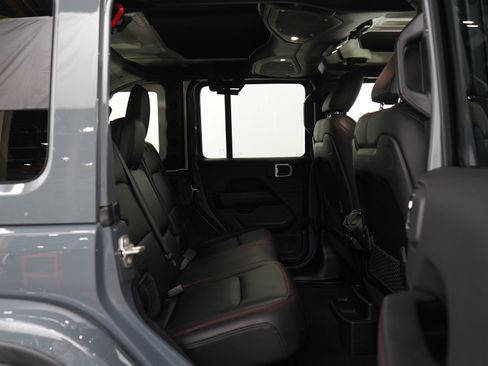 Used 2024 Jeep Wrangler Unlimited Rubicon image 13