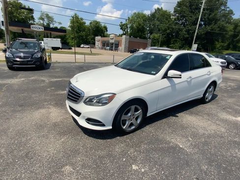Used 2014 Mercedes-Benz E 350 4MATIC Sedan image 4